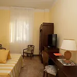 Milano Helvetia - In Centro Con Piscina Hotel 3*
