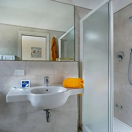 Milano Helvetia - In Centro Con Piscina Szálloda Riccione
