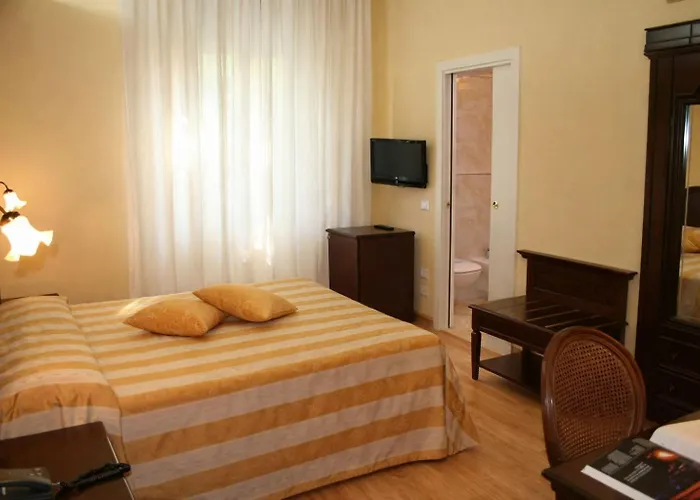 ホテル Milano Helvetia - In Centro Con Piscina