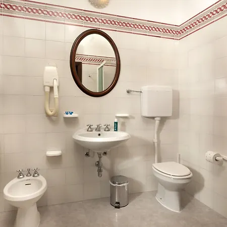 Milano Helvetia - In Centro Con Piscina Szálloda Riccione