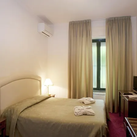 Milano Helvetia - In Centro Con Piscina Szálloda Riccione