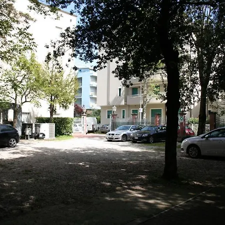 Milano Helvetia - In Centro Con Piscina Szálloda 3*