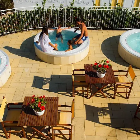 Szálloda Milano Helvetia - In Centro Con Piscina Riccione